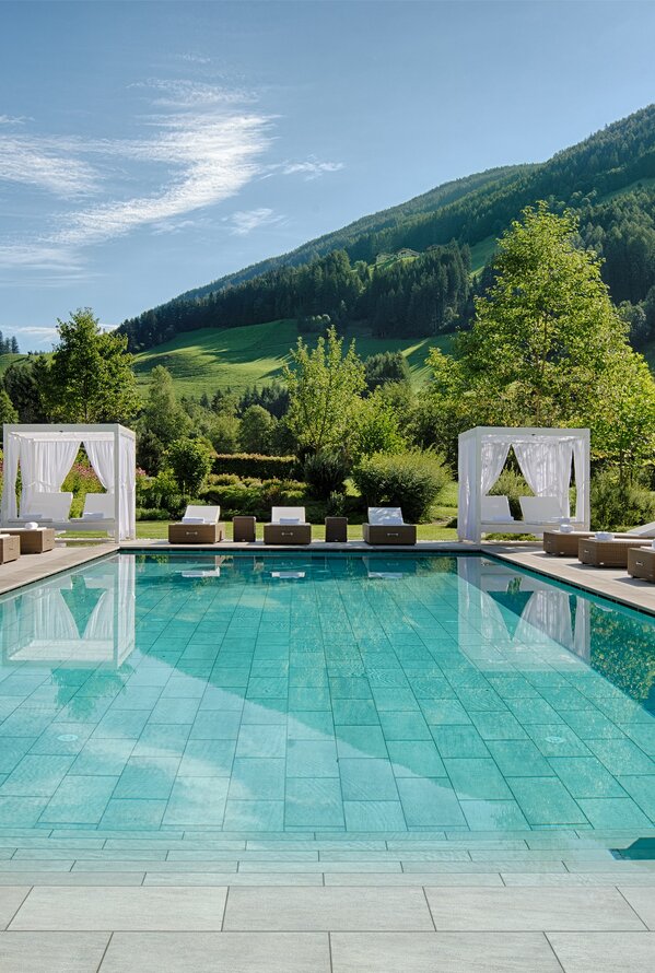 Fantastic outdoor pool of the Alpenpalace | Wellness vacation in South Tyrol