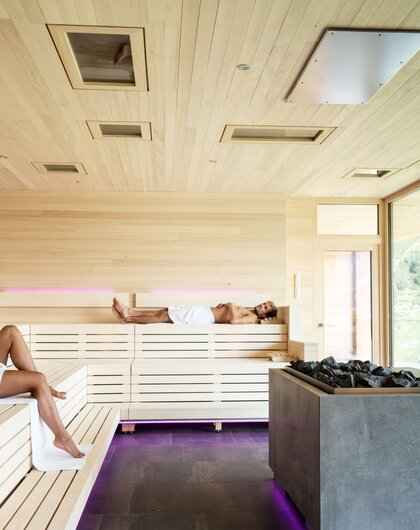 Saunieren in der Panoramasauna | Wellnesshotel Warther Hof, Wellness Arlberg