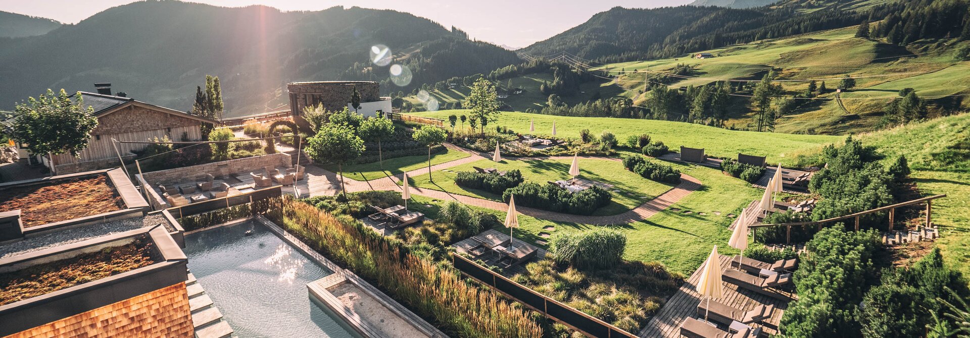 Garten und Poolanlage | Best Alpine Wellnesshotel Übergossene Alm, Hochkönig