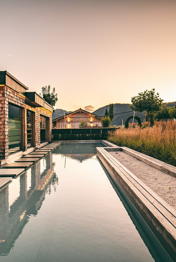 Pool in Abendstimmung | Best Alpine Wellness Hotel Übergossene Alm, Salzburger Land 