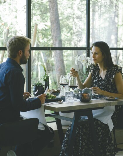 Romantisches Abendessen im Naturhotel | Best Alpine Wellness Hotel Waldklause, Wellnessurlaub Tirol