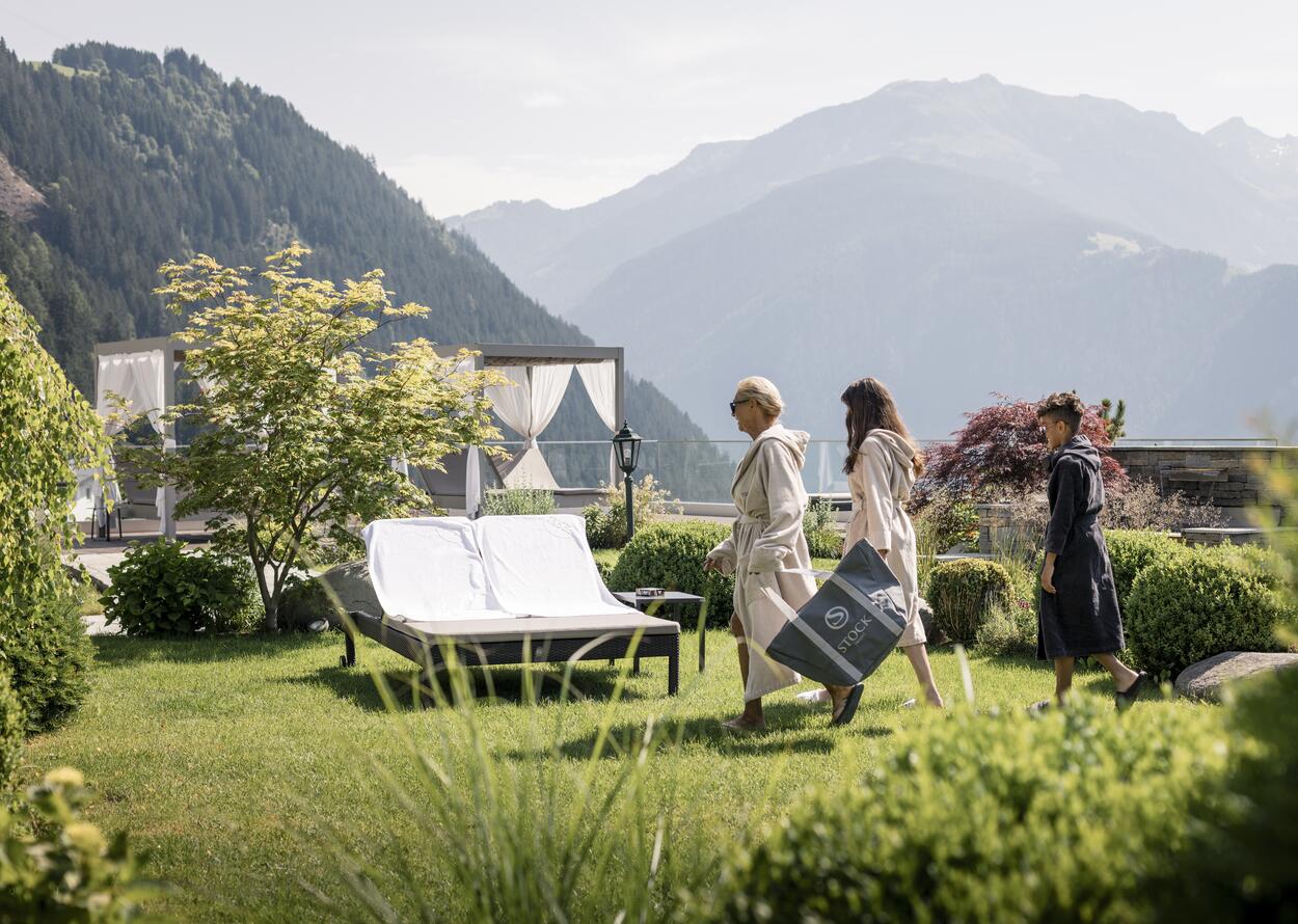 Liegewiese| Best Alpine Wellnesshotel Stock, Österreich