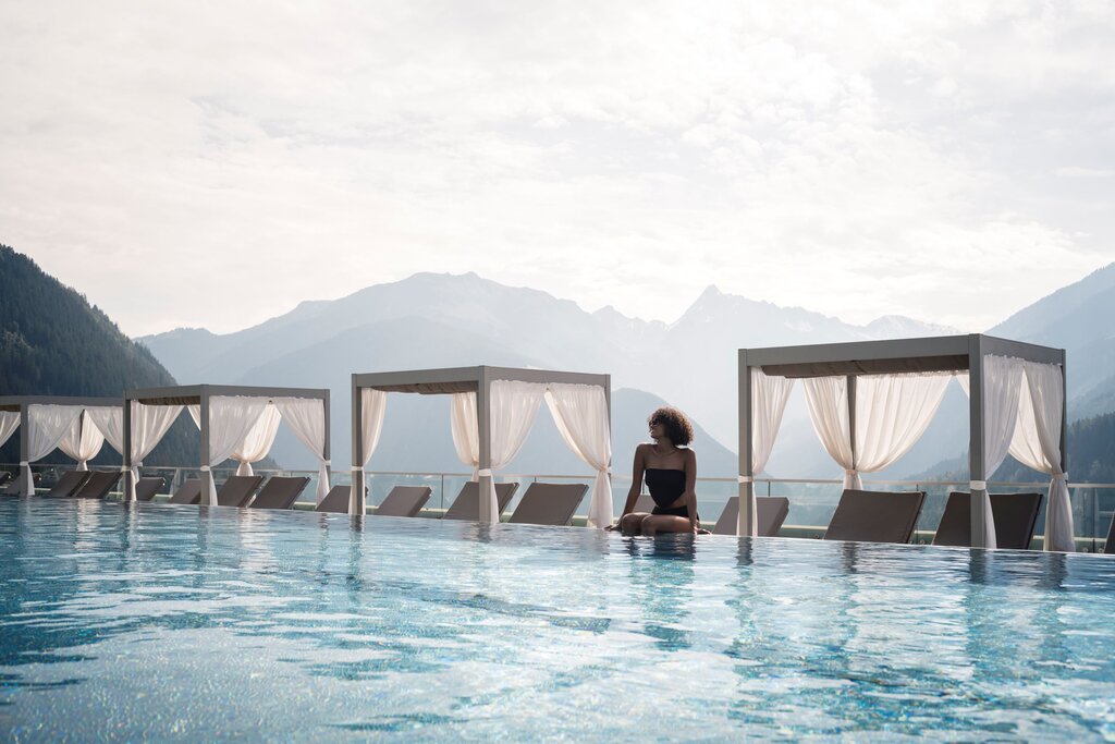 Outdoor Sportbecken |Best Alpine Wellnesshotel Stock, Zillertal