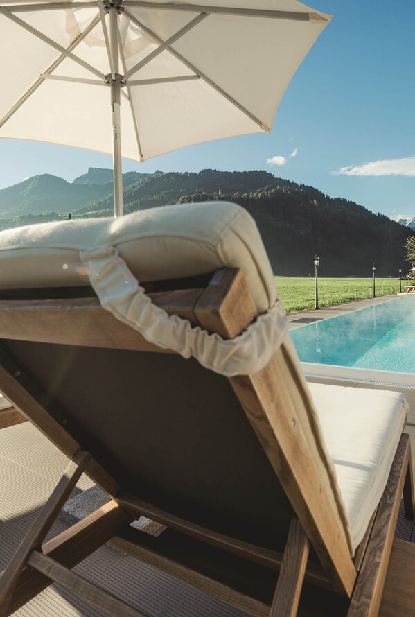Außenpool Liegen | Best Alpine Wellness Hotel Theresa, Zillertal