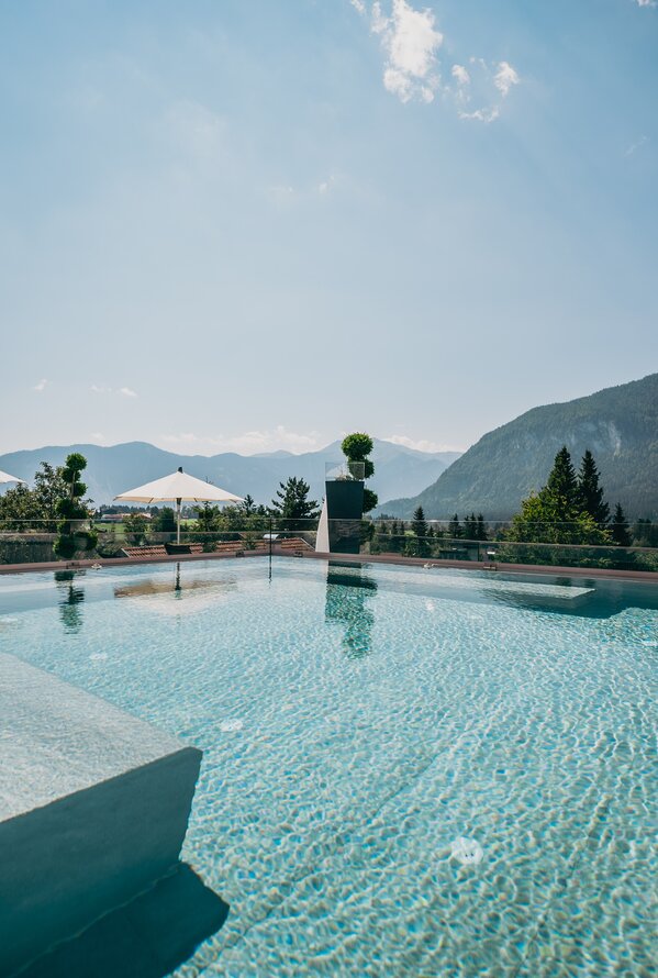 Dachpool mit Panoramablick | 5 Sterne Wellnesshotel Alpenrose, Tirol