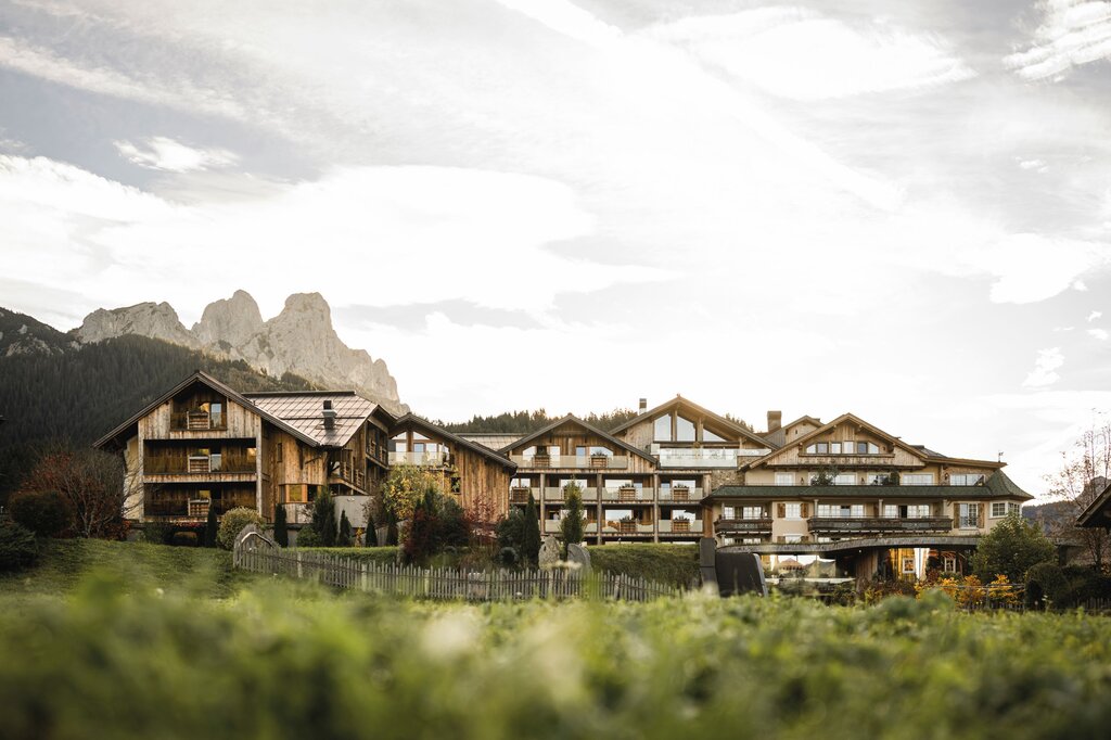 Hotelansicht | 4 Sterne Superior Wellnesshotel Engel, Österreich