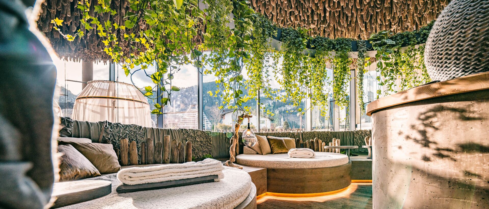 Runde Relaxliegen | 4 Sterne Superior Wellnesshotel Engel Tirol