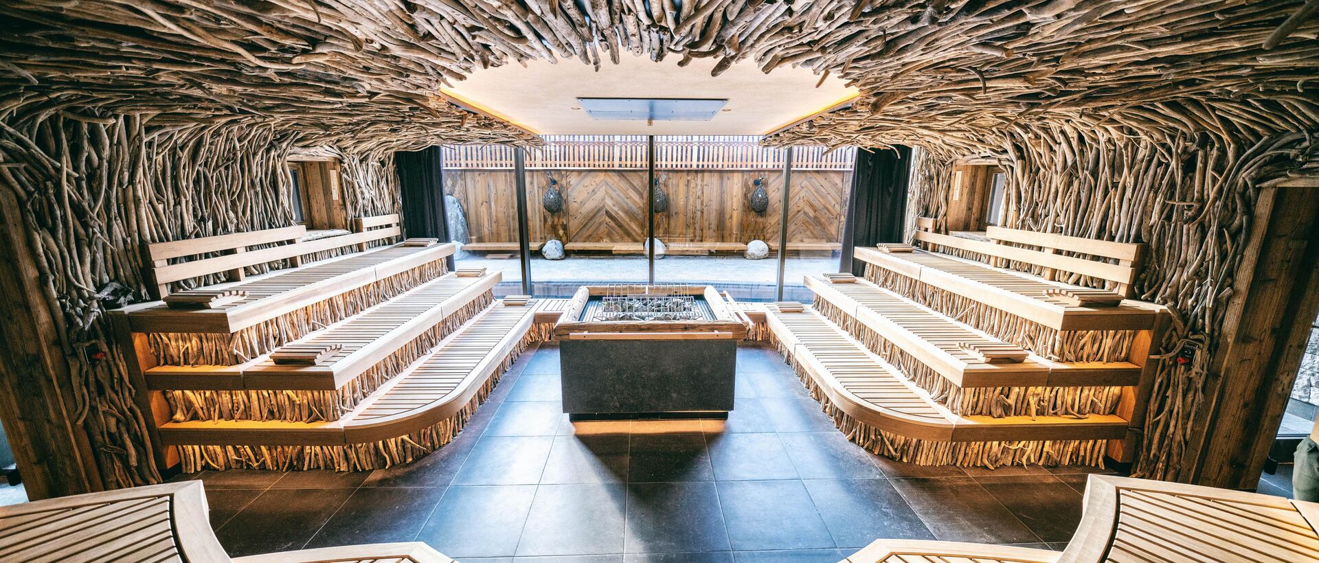 Sauna im Holzstil | 4 Sterne Superior Wellnesshotel Engel, Tirol