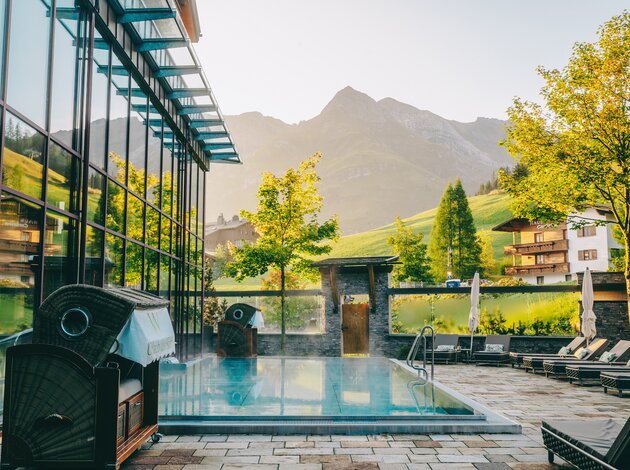 Outdoor Schwimmbad Sommer | 4 Sterne Superior Wellnesshotel Warther Hof