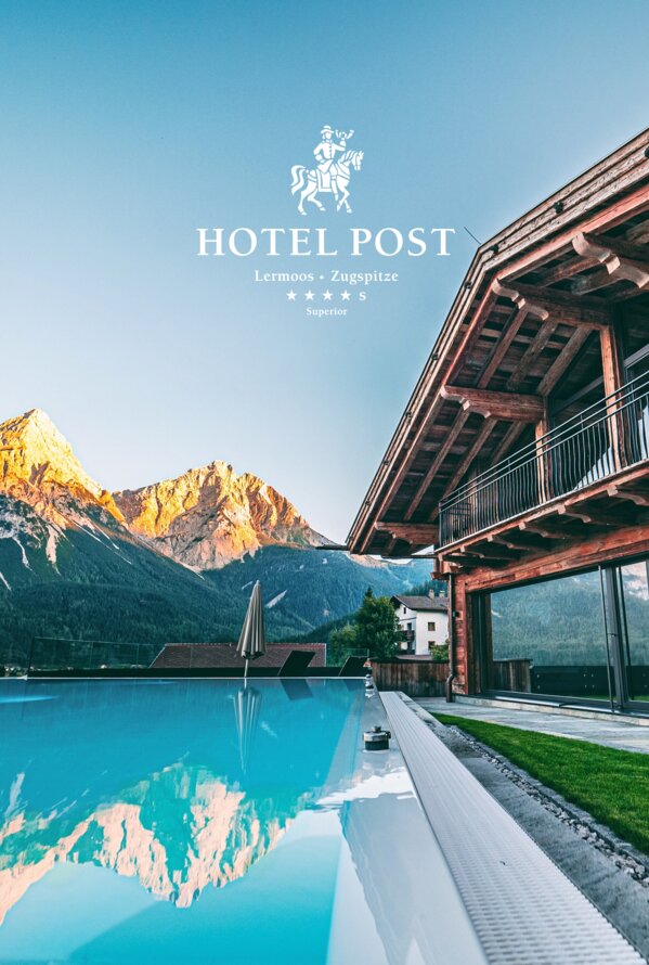 Hotel Post Lermoos mit Pool und Bergpanorama im Hintergrund
