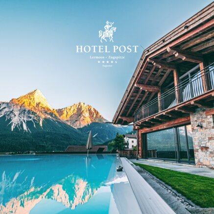 Hotel Post Lermoos mit Pool und Bergpanorama im Hintergrund